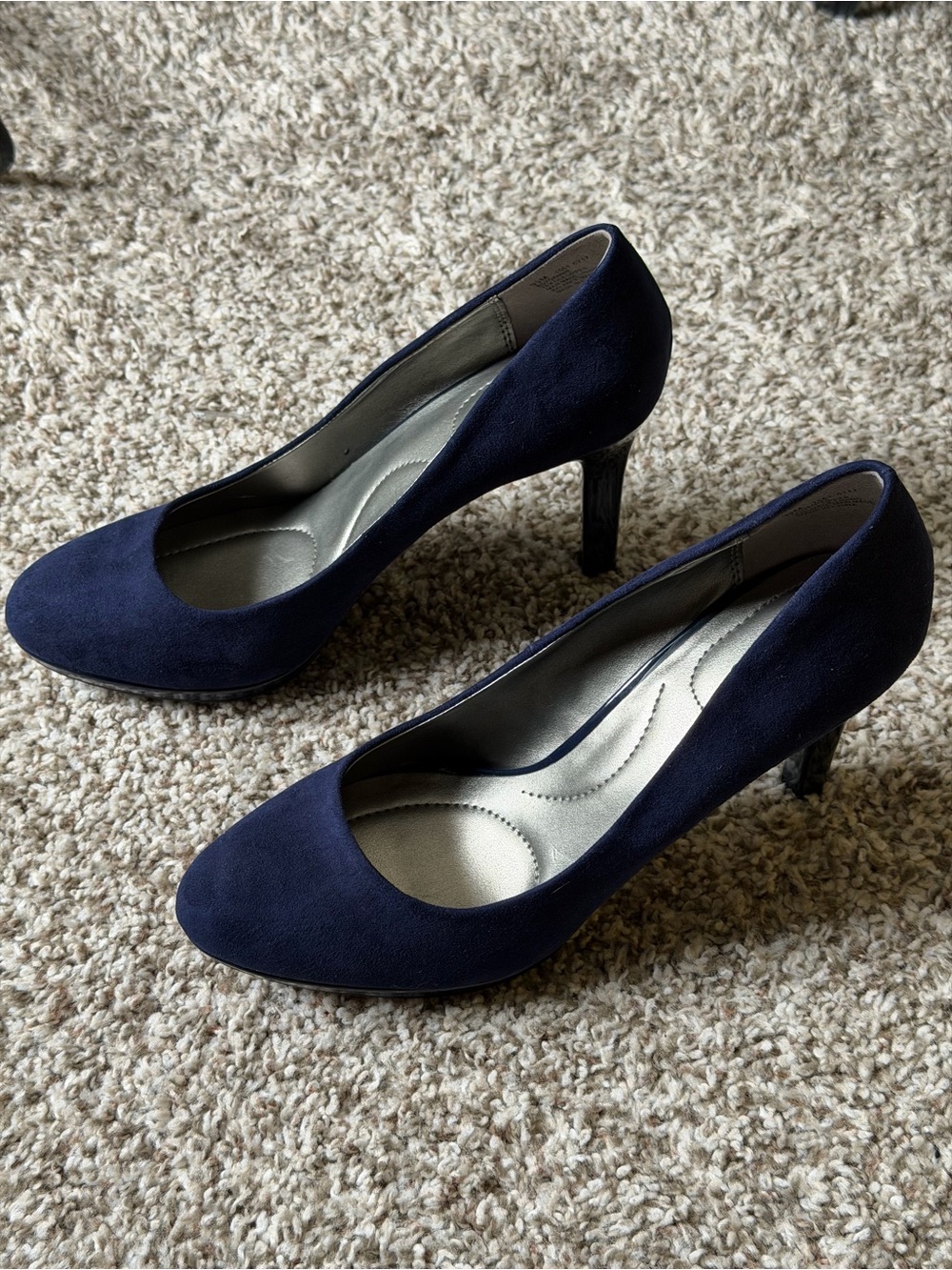Bandolino Navy Suede Mid-Heel Pumps